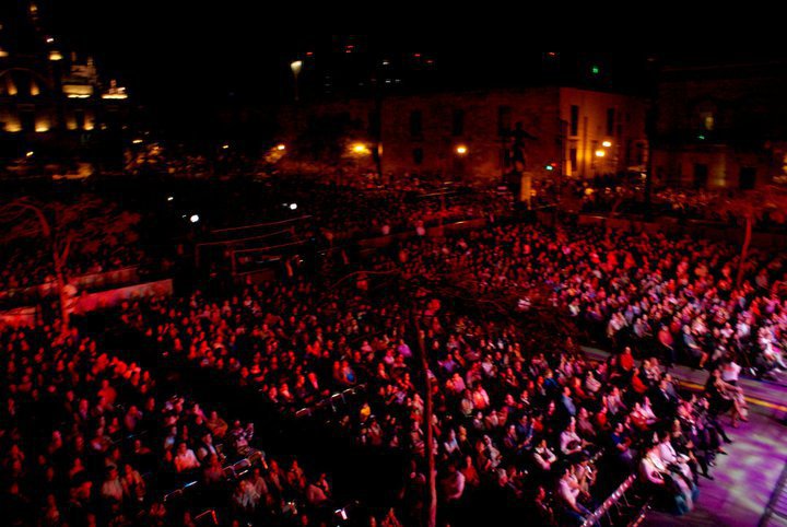 Lucero ilumina la fiesta en Guadalajara 2011 - 181762_165253323527520_100001285614522_391583_1030940_n.jpg