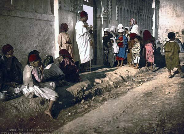 Algeria 1890-1900 - Beggars-mosque.jpg