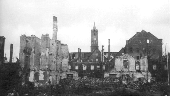 Wrocław 1945 - Ulica Słowackiego_04_Klasztor Bernardynów_zniszczenia.jpg