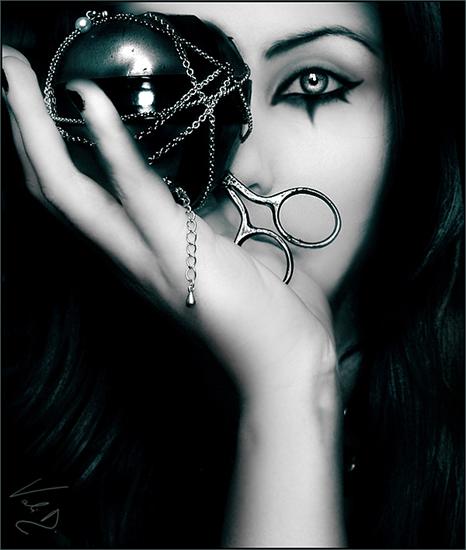 Gothic Girl - Psycho_Eve_by_ValentinaKallias.jpg