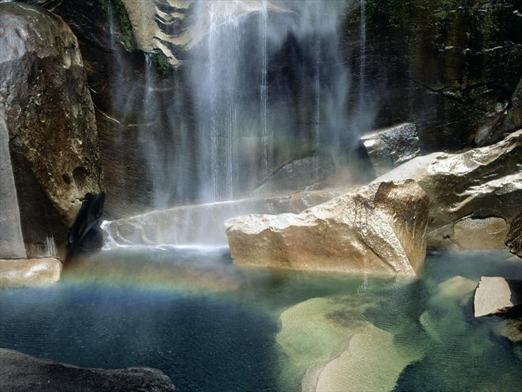 Wodospady - Natural Phenomenon, Vernal Falls, Yosemite, California.jpg