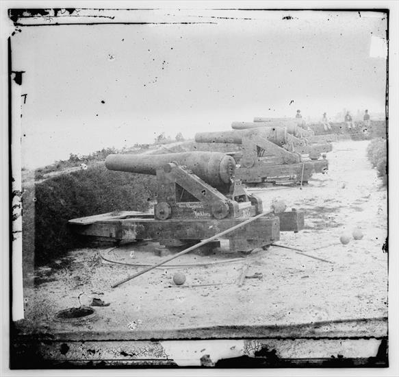 Marynarka, artyleria - libofcongr202 Yorktown, Va. Confederate water Bat...ery Magruder, with Rodman smooth-bore siege guns.jpg
