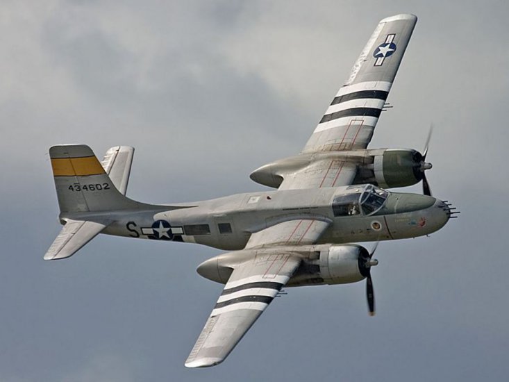 pasażerskie - Douglas-A-26-Invader-3.jpg