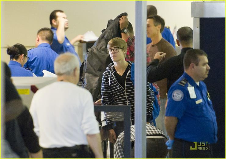 Justin w lotnisku LAX w Los Angeles - 6_1_2.jpg