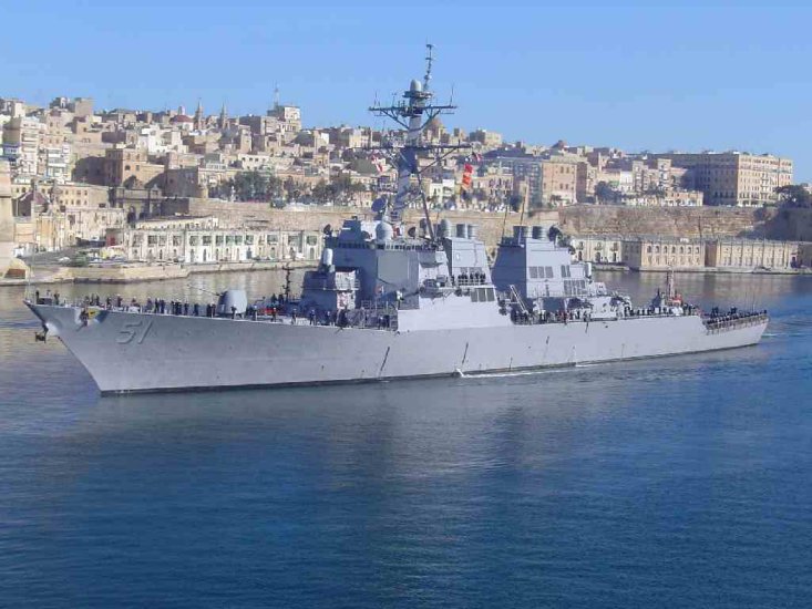 okręty wojenne - Arleigh Burke USS  at  Malta.jpg