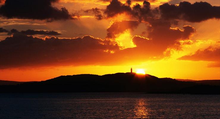 Irlandia - Sunset Over Scrabo Tower, Strangford Lough, County Down, Ireland.jpg