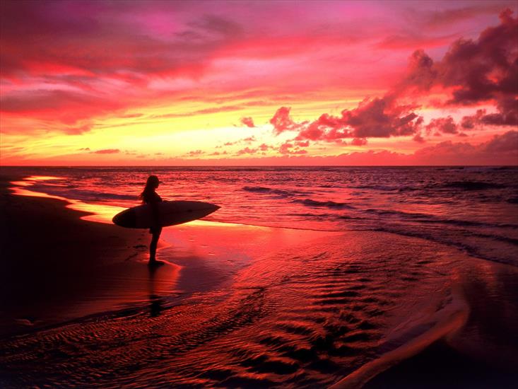 Ciekawe tapety - Surfer at Twilight, Hawaii.jpg