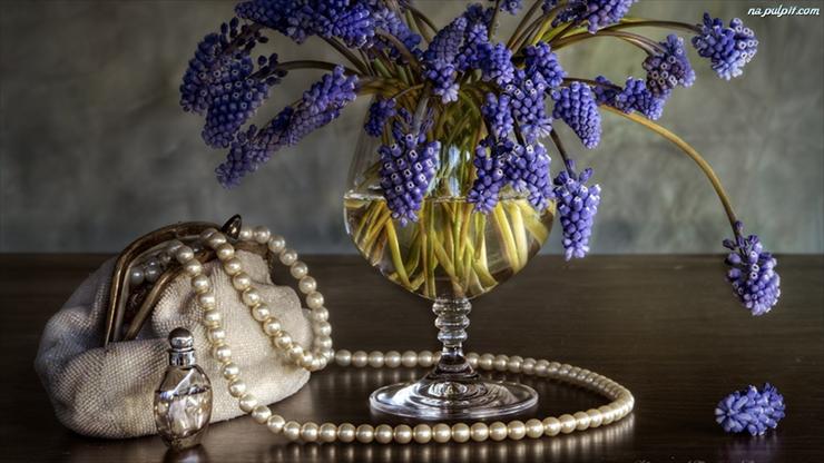 Dekoracje z perłami - perly-fioletowe-kwiaty-torebka.jpeg