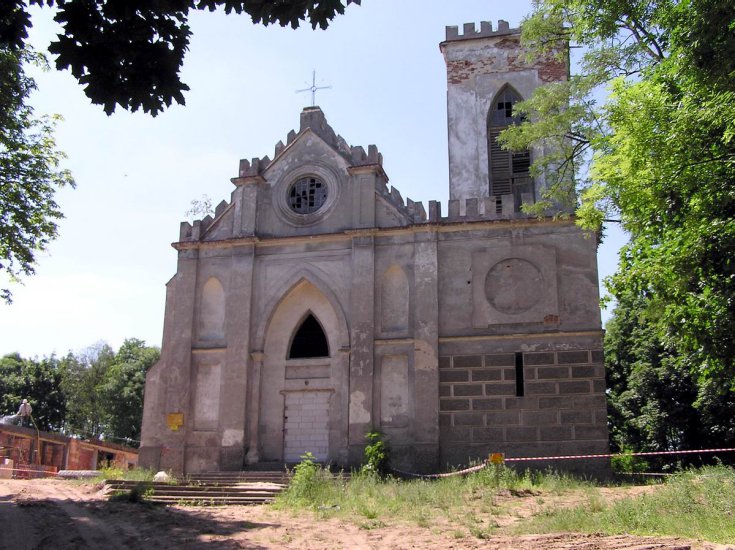 Pałace na ziemi polskiej - Gostynin_zamek.jpg